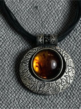 Lia Sophia Faux Amber Pendant Necklace Choker with Silver Tone Leaf Design